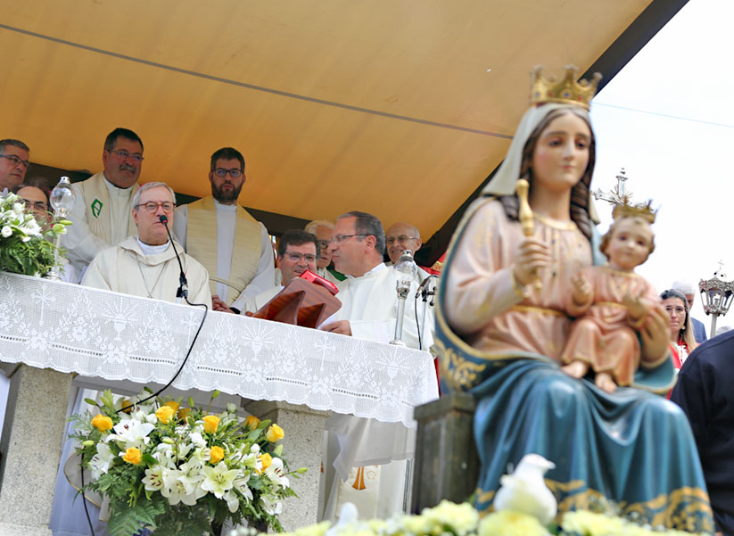 Nossa Senhora de Cárquere de braços abertos a milhares de peregrinos