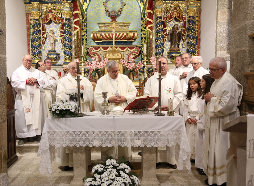 Pe Esteves homenageado pelos 25 anos de missão